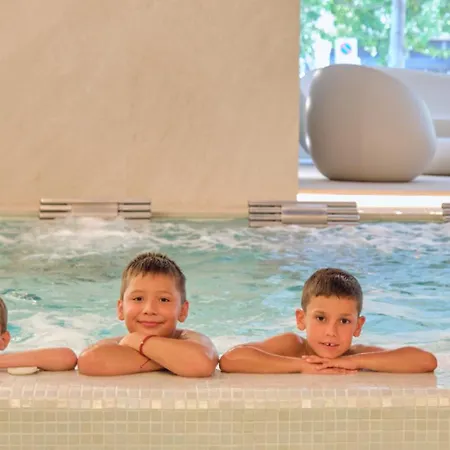 Estimar Suitopia Hotel